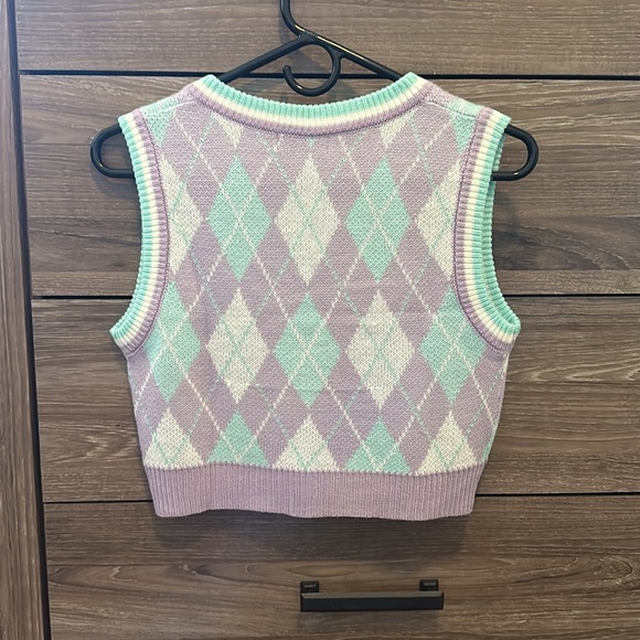Cropped Vest - Picture 2 of 4